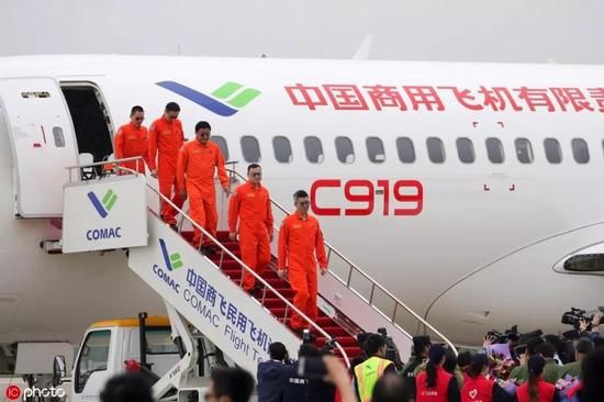 ▲完成C919空中首秀的试飞员（东方IC）