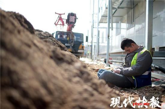 宇宙最拼工地火神山 口头禅就俩字：快点
