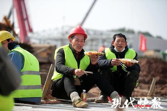 宇宙最拼工地火神山 口头禅就俩字：快点