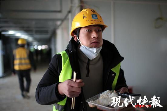 宇宙最拼工地火神山 口头禅就俩字：快点