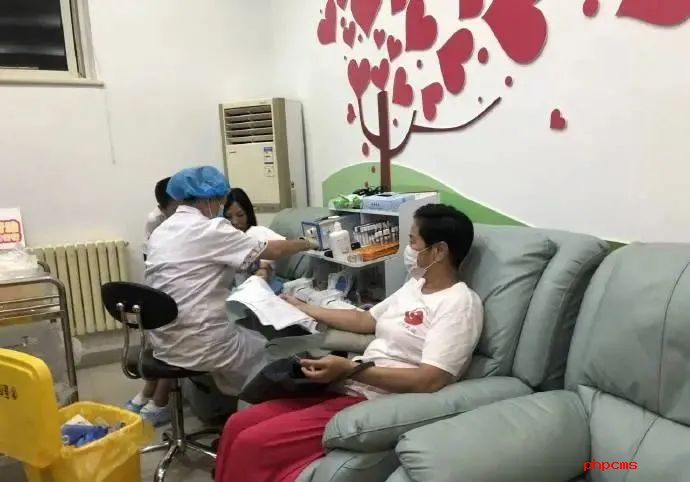 “ICU里的孩子急需用血”！近千人深夜排队，血库装不下了