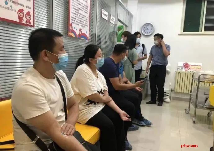 “ICU里的孩子急需用血”！近千人深夜排队，血库装不下了